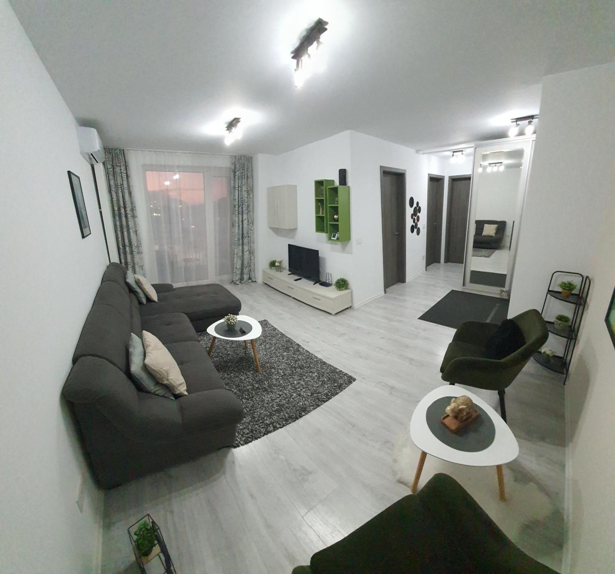 Coresi Apartment